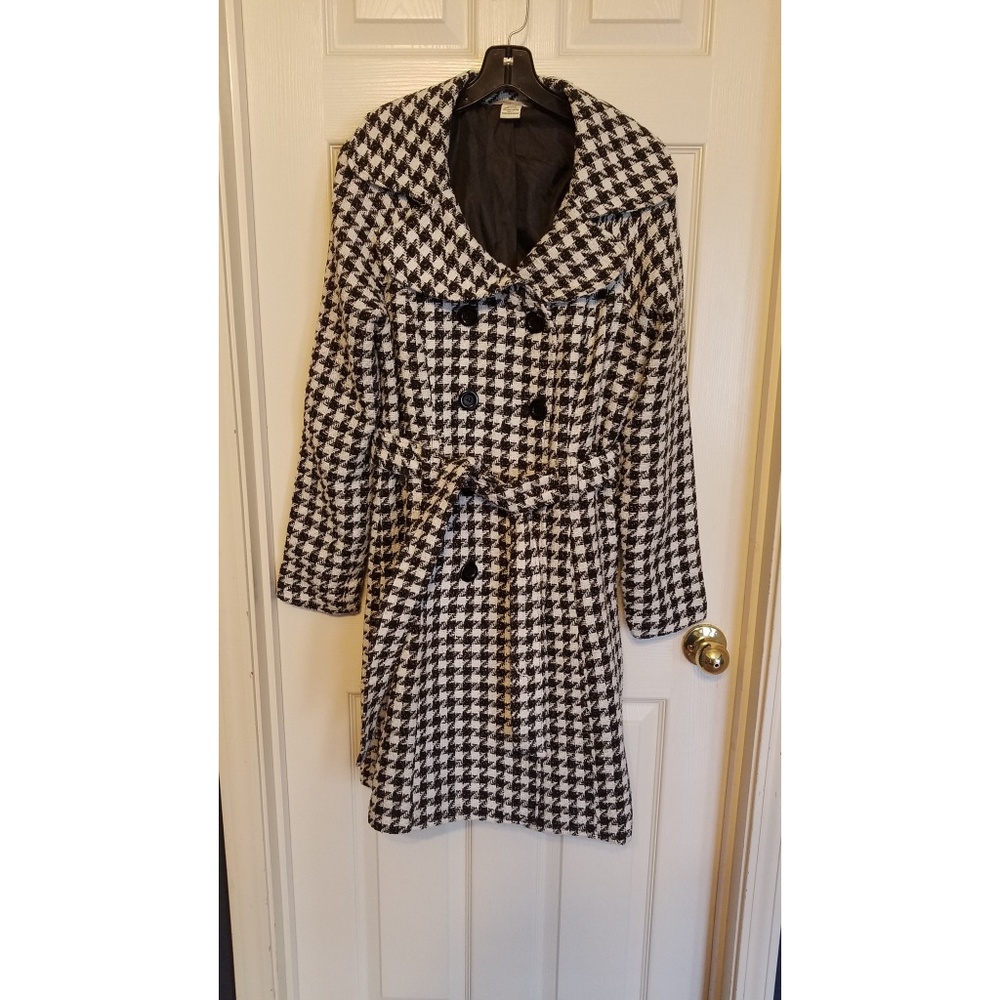 Houndstooth coat.